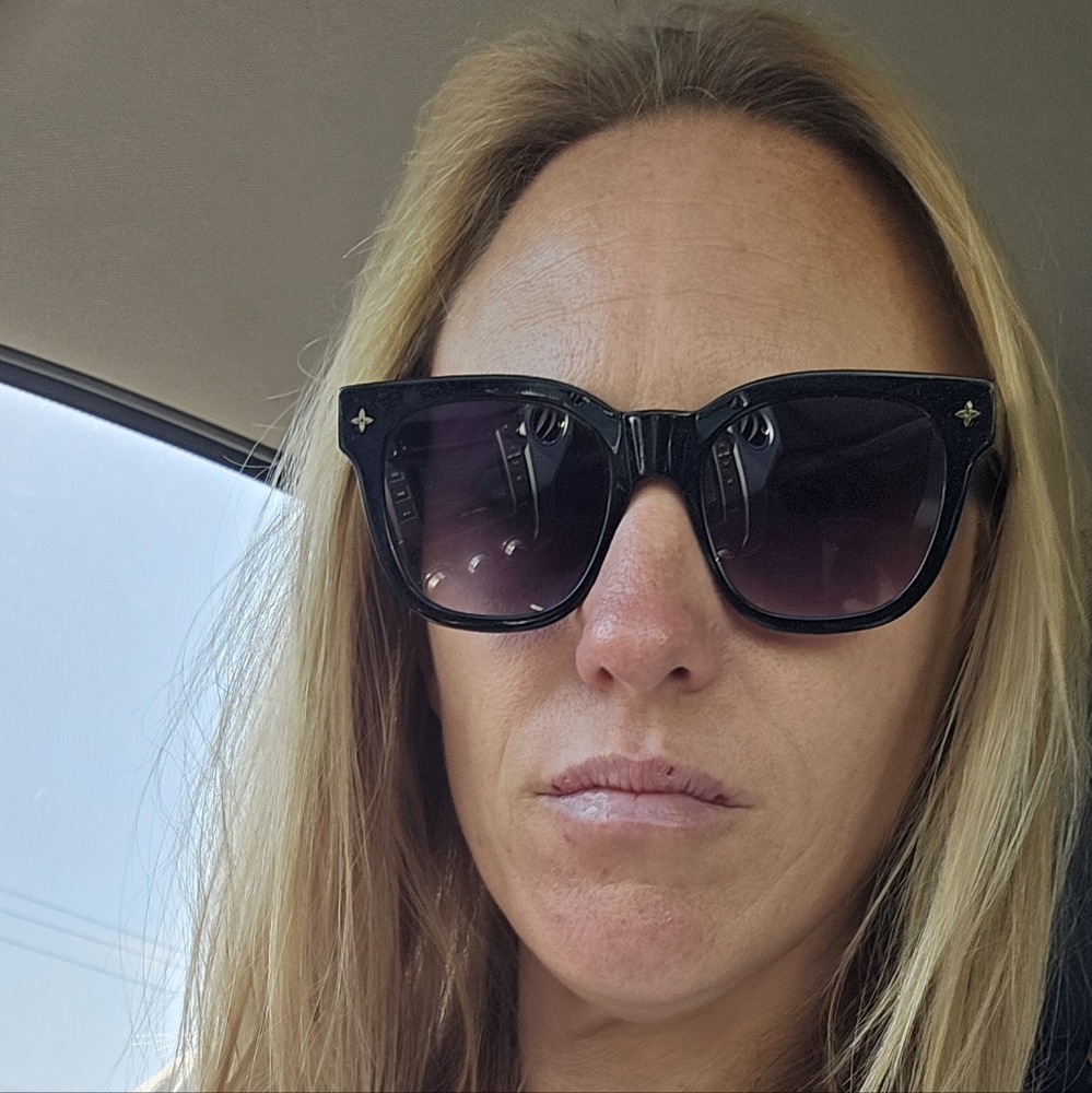 Meet your Posher, Corrine